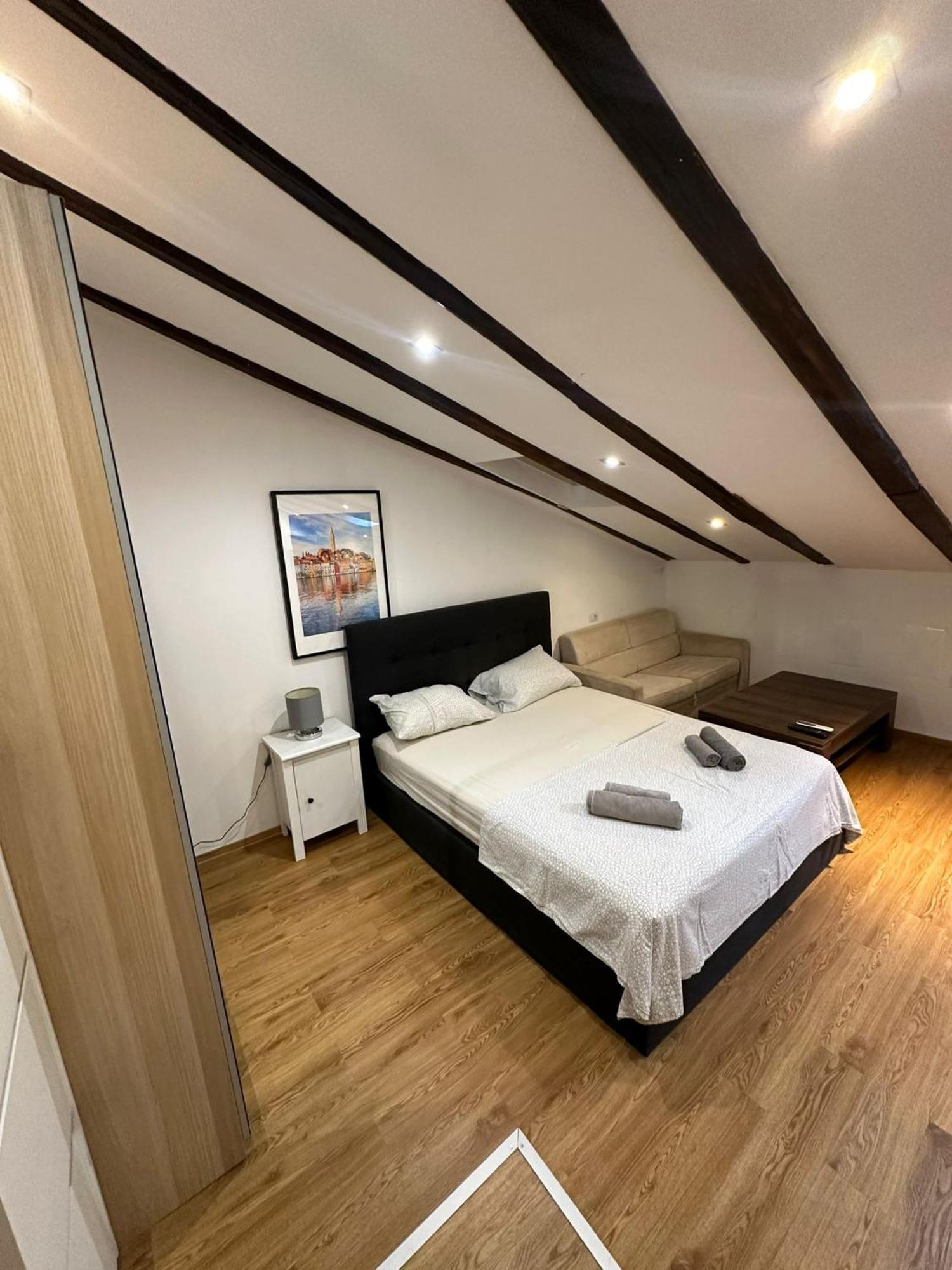 Apartment In The Heart Of Пула Экстерьер фото